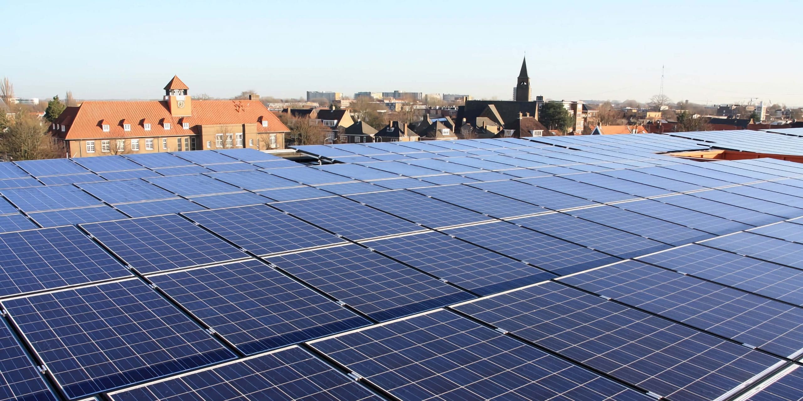 Sliderfoto Zonnepaneel op dak